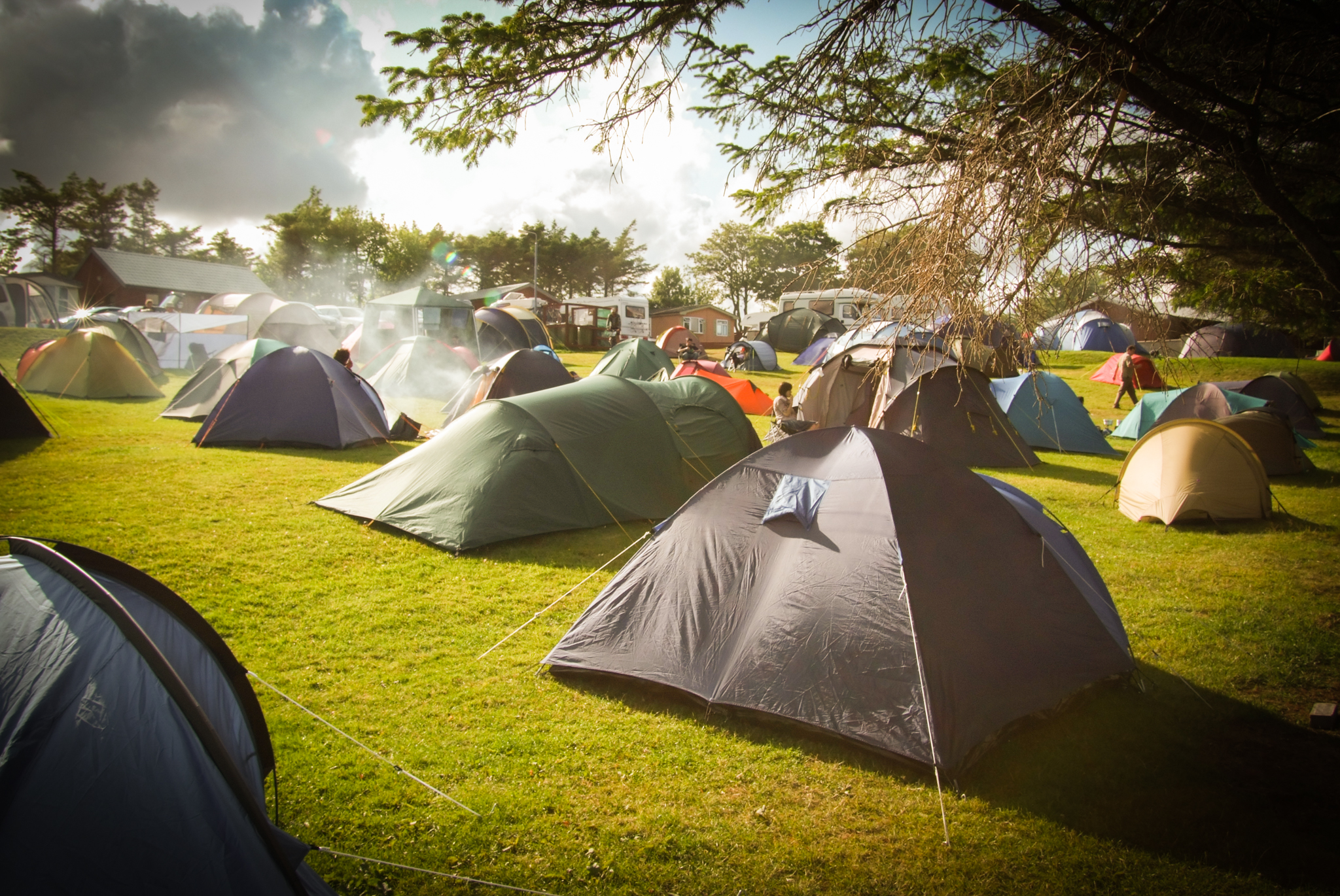 Камп отзывы. Camping Holiday. Кемпинг Франции Эстетика. Camping Holiday Definition. Golden Hills Holiday Camp.